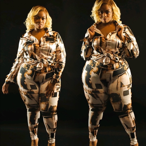 Plus Size - Picture 2 of 4